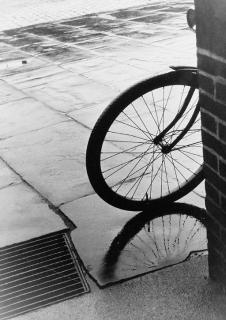Herbert List - Bicycle at the street corner, Hamburg