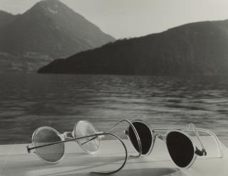 Herbert List - \'Brillen Am Vierwaldstättersee\' (Sunglasses, Lake Lucerne)