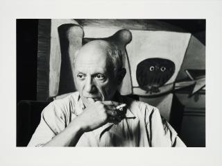 Herbert List - Picasso in seinem Atelier, hinter ihm das Gemälde \