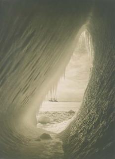 Herbert Ponting - Cavern in an Iceberg