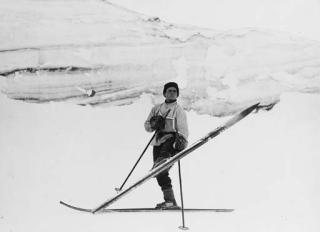 Herbert Ponting - Lieutenant Gran Skiing, British Antarctic Expedition, 1910 - 1912