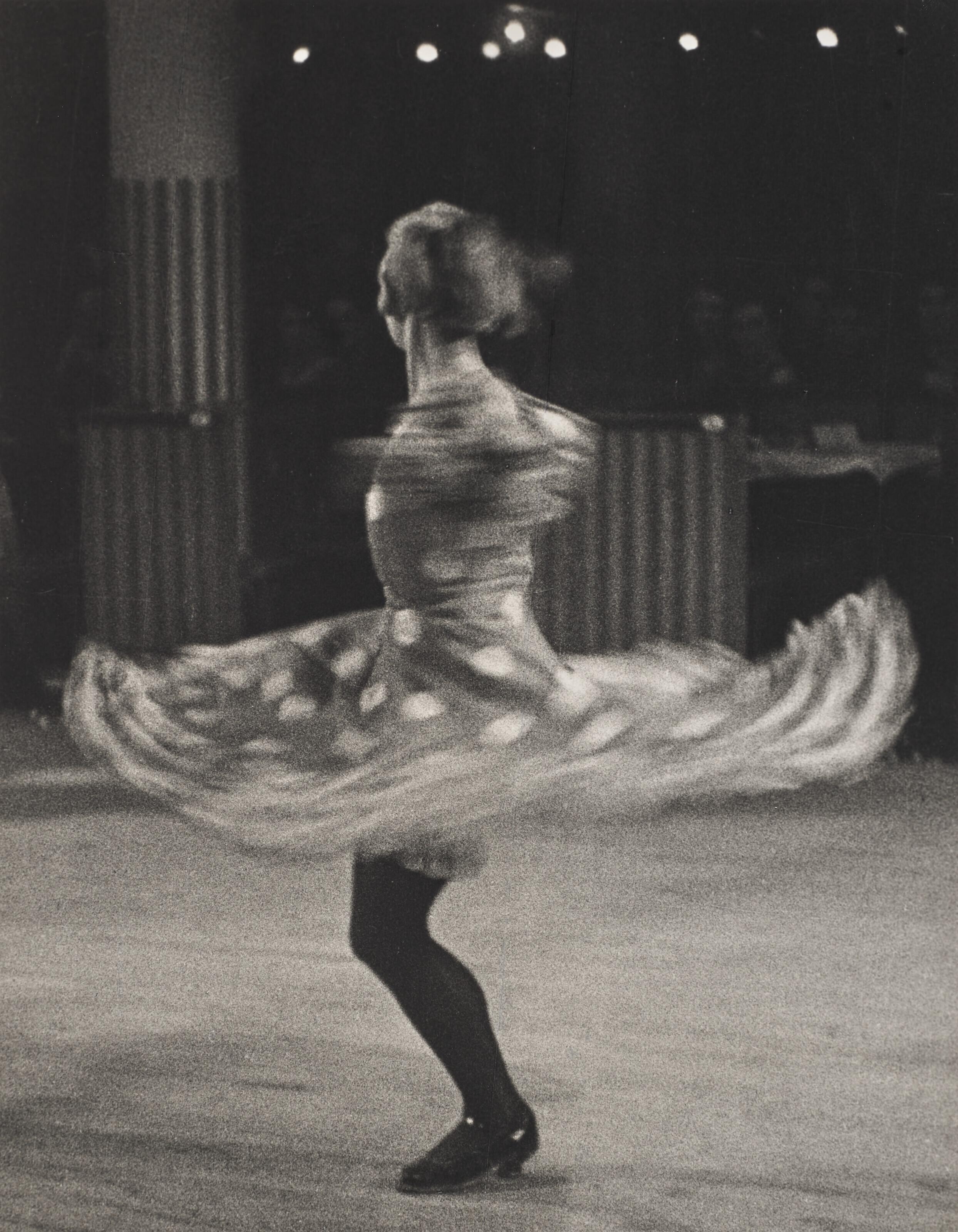 Ilse Bing - Danseuse Cancan, Moulin Rouge, Paris, 1931