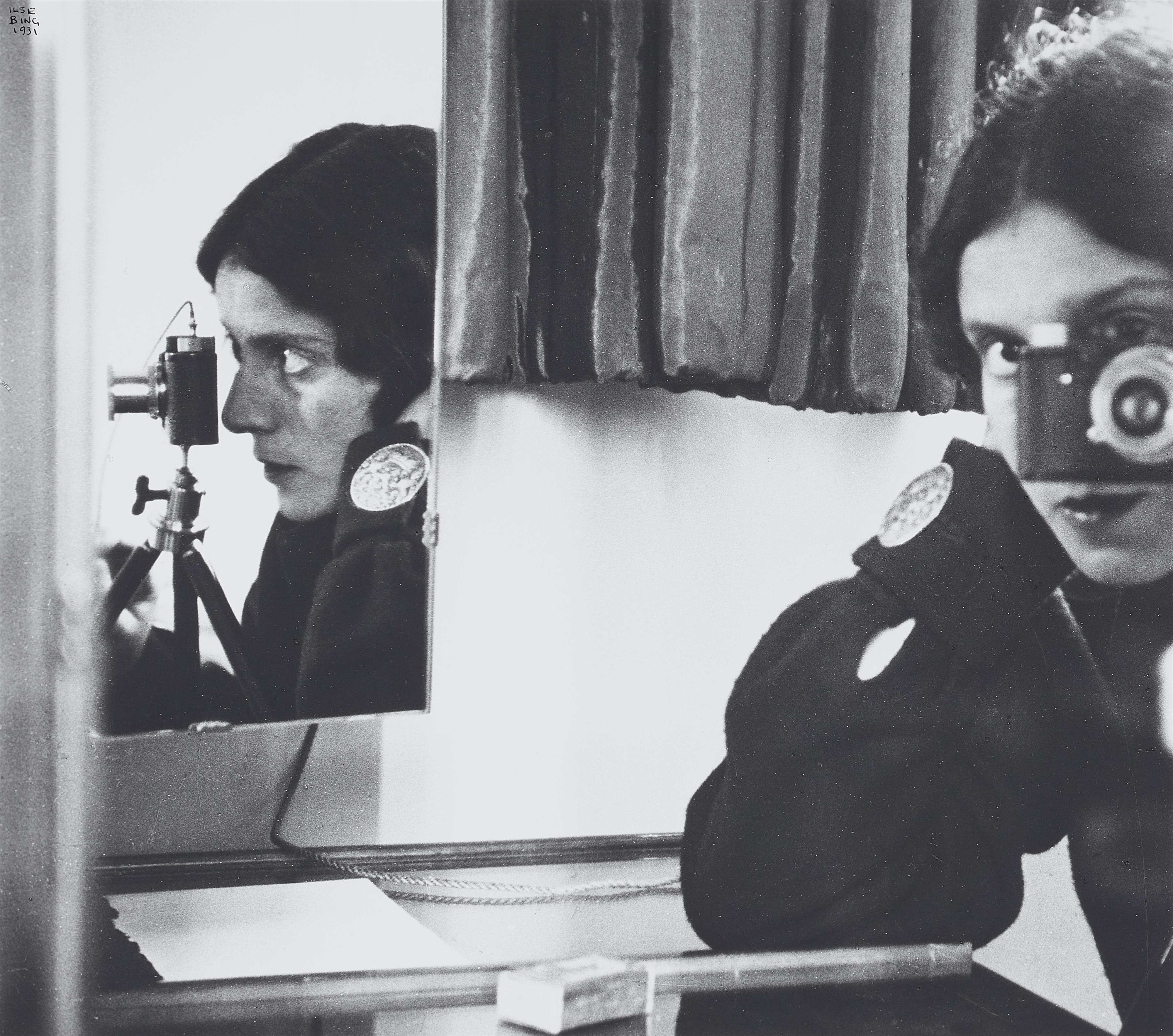 Ilse Bing - Selbstportrait mit Leica