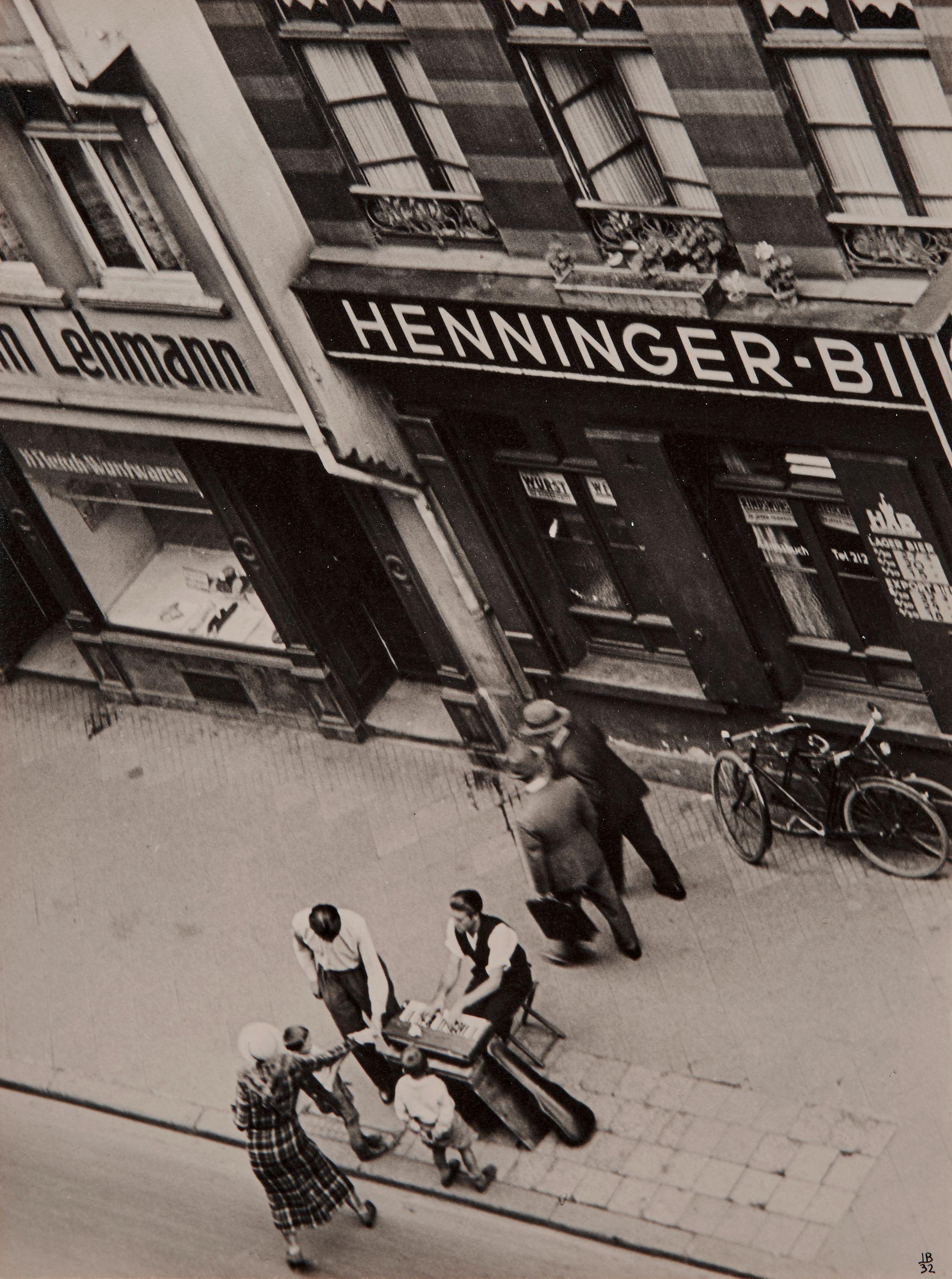 Ilse Bing - Street Musicians, Frankfurt