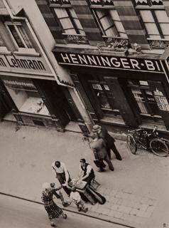 Ilse Bing - Street Musicians, Frankfurt