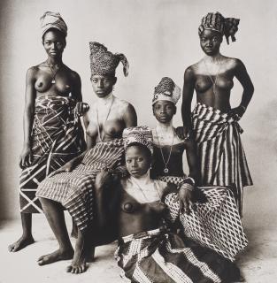 Irving Penn - Five Dahomey Girls, Two Standing, 1967
