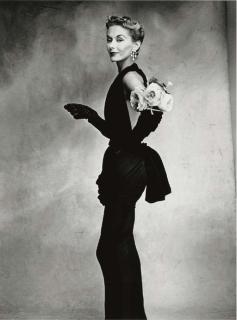 Irving Penn - Woman With Roses (Lisa Fonssagrives-Penn), 1950