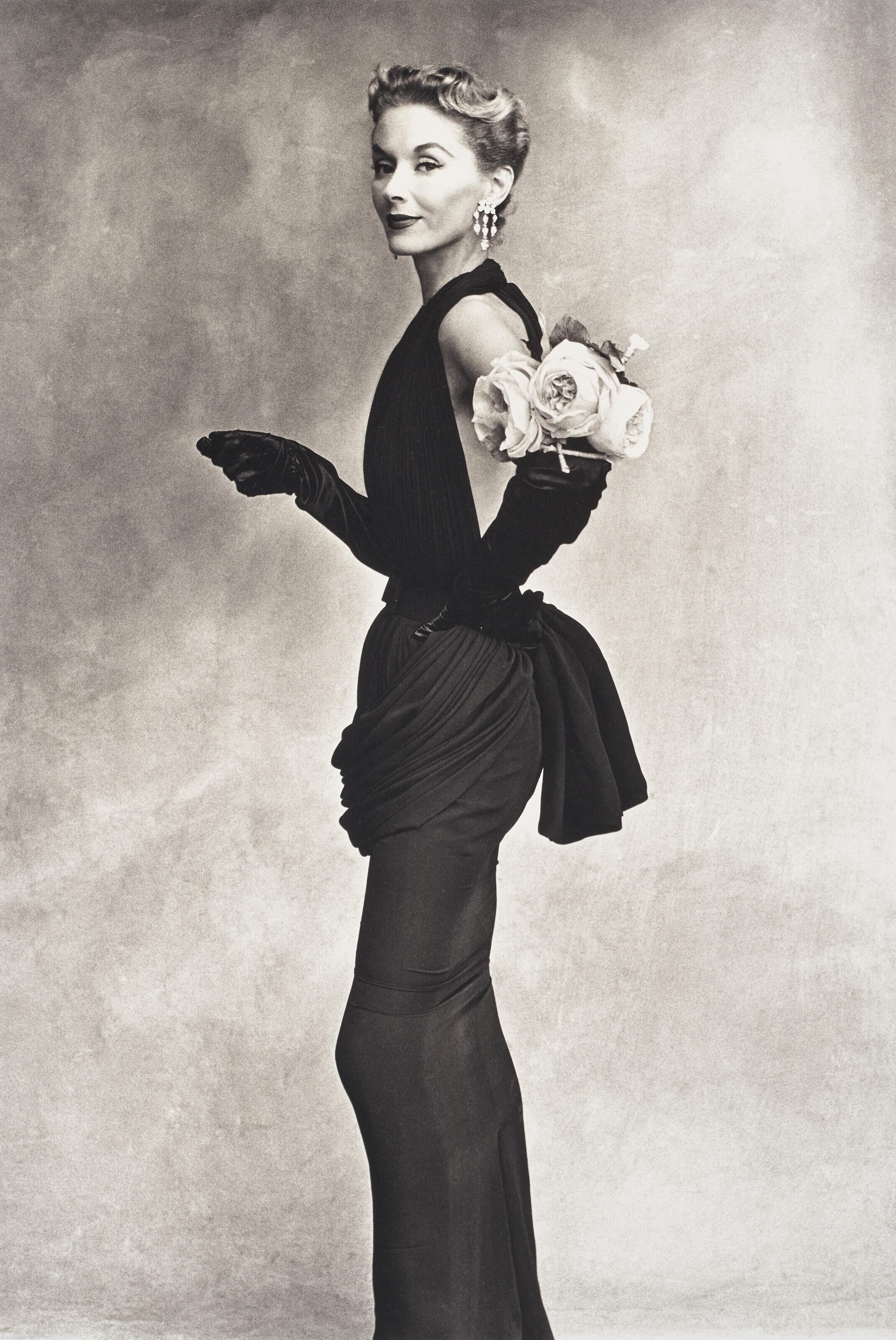 Irving Penn - Woman with Roses on her Arm (Lisa Fonssagrives-Penn), 1950