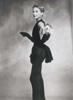 Irving Penn - Woman with Roses on her Arm (Lisa Fonssagrives-Penn), 1950