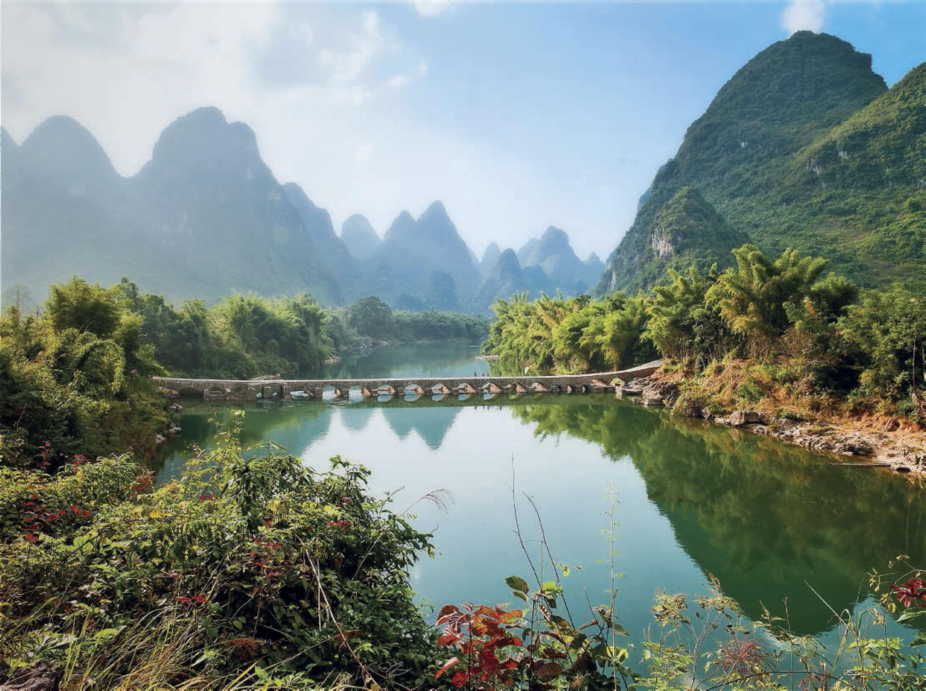 Isaac Julien - Yishan Island, The Bridge (Ten Thousand Waves)
