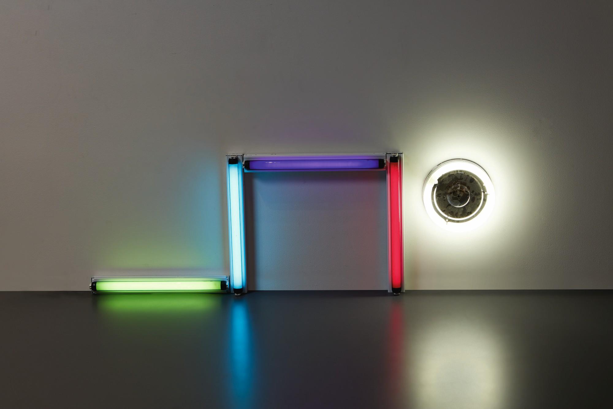 Iván Navarro - Crawling