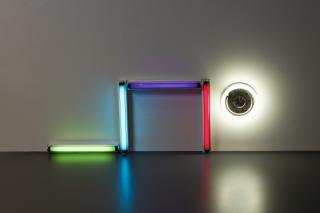 Iván Navarro - Crawling