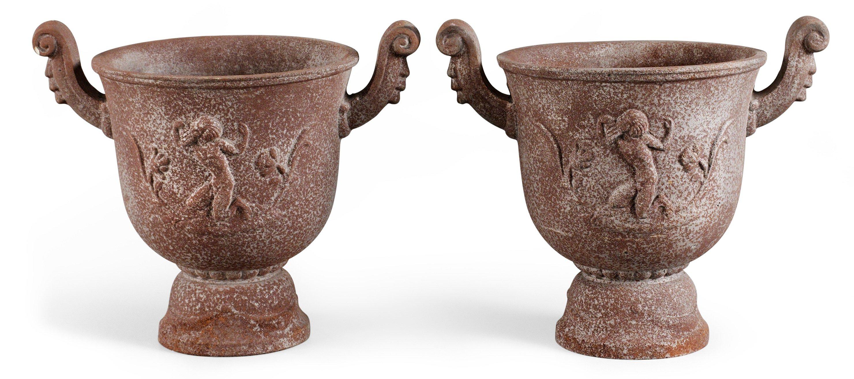 Ivar Johnsson - A pair of Ivar Johnsson cast iron urns \'Faunurnan\' for Näfveqvarns bruk.