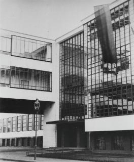 Iwao Yamawaki - Bauhaus Dessau