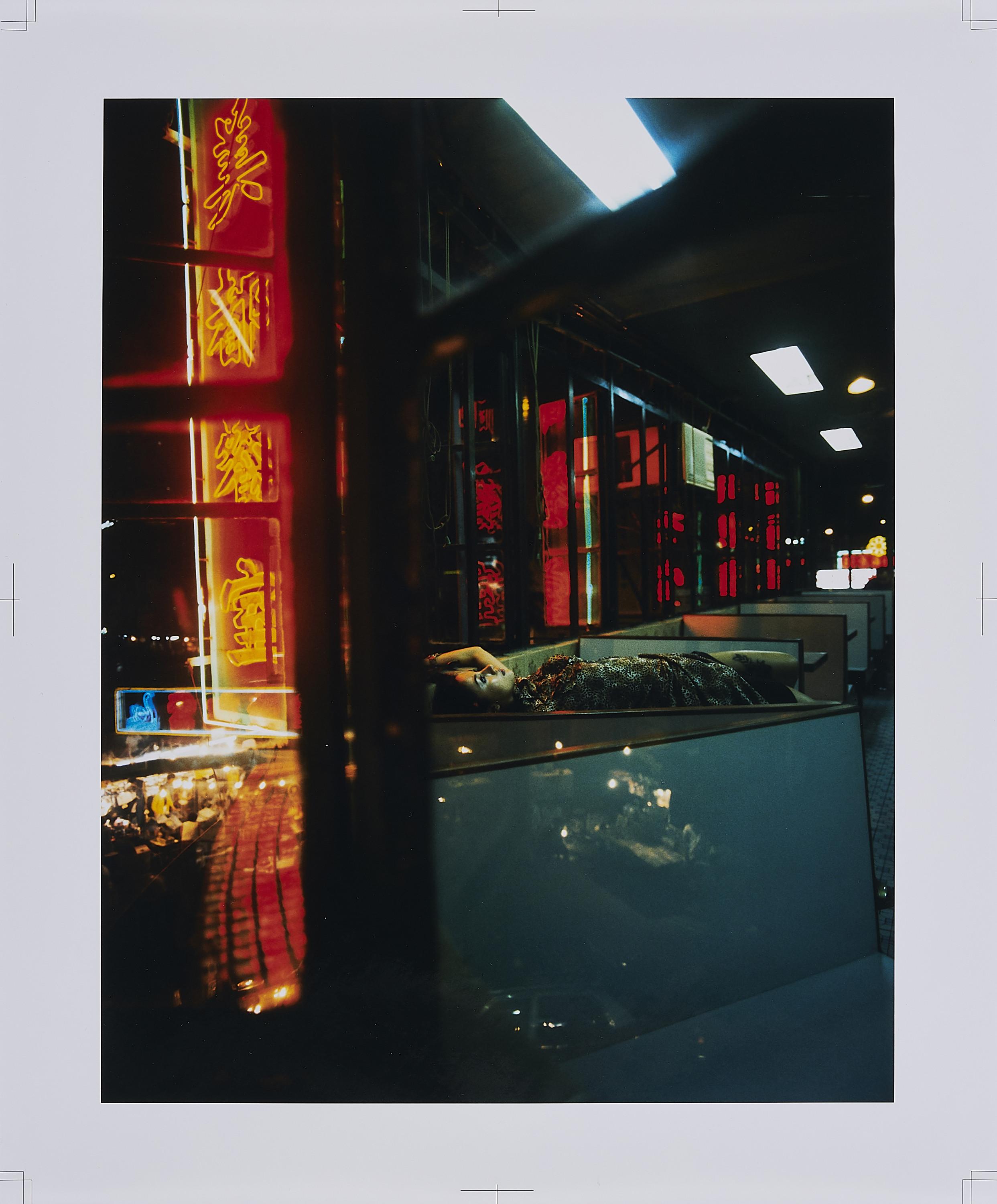 Izima Kaoru - Michele Reis wears Givenchy (No. 141, 142 und 144).