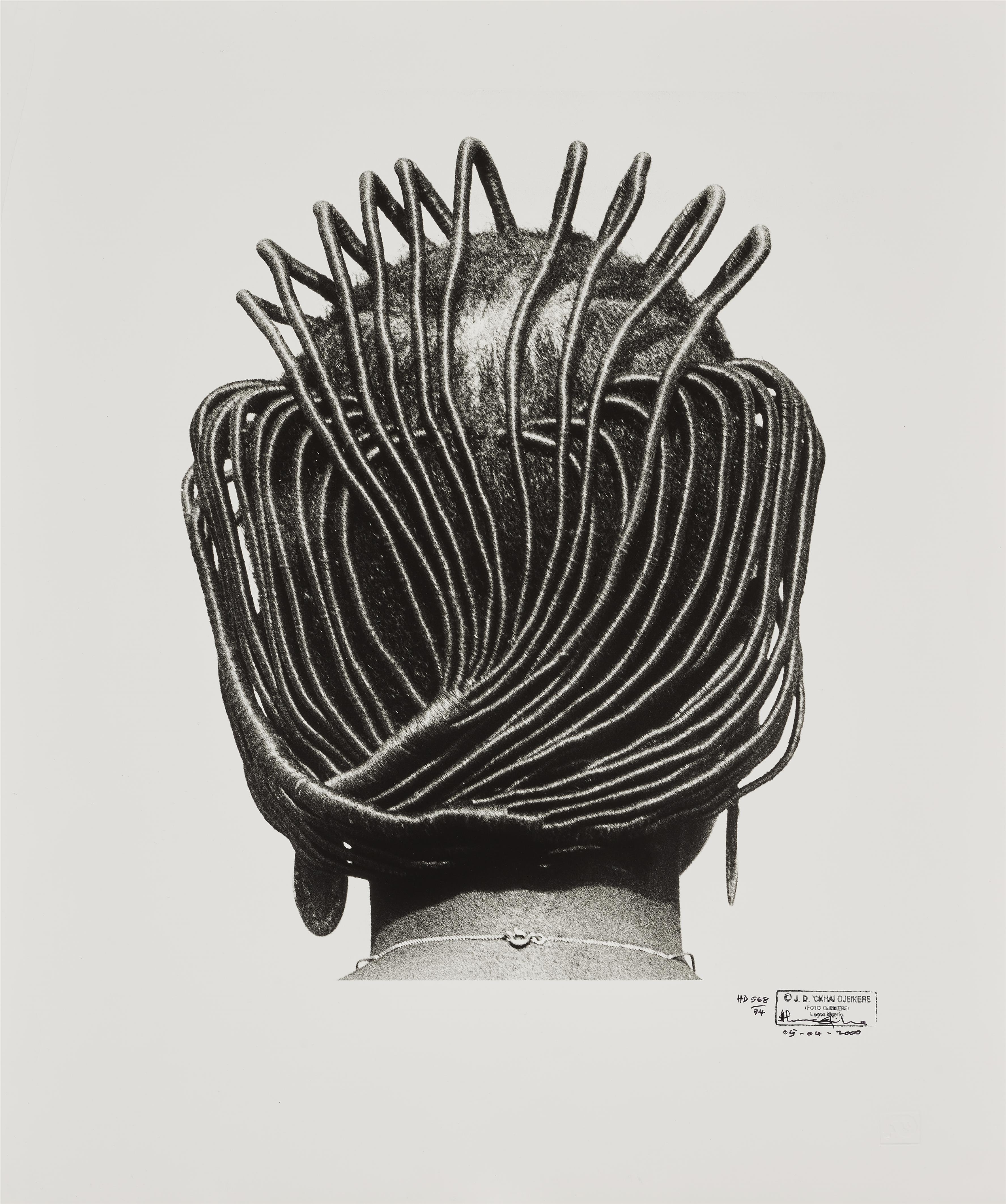 J.D. Okhai Ojeikere - Ohne Titel (aus der Serie: Hairstyles)