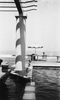 Jacques-Henri Lartigue - Renée à la Piscine de la Chambre d\'Amour, Biarritz