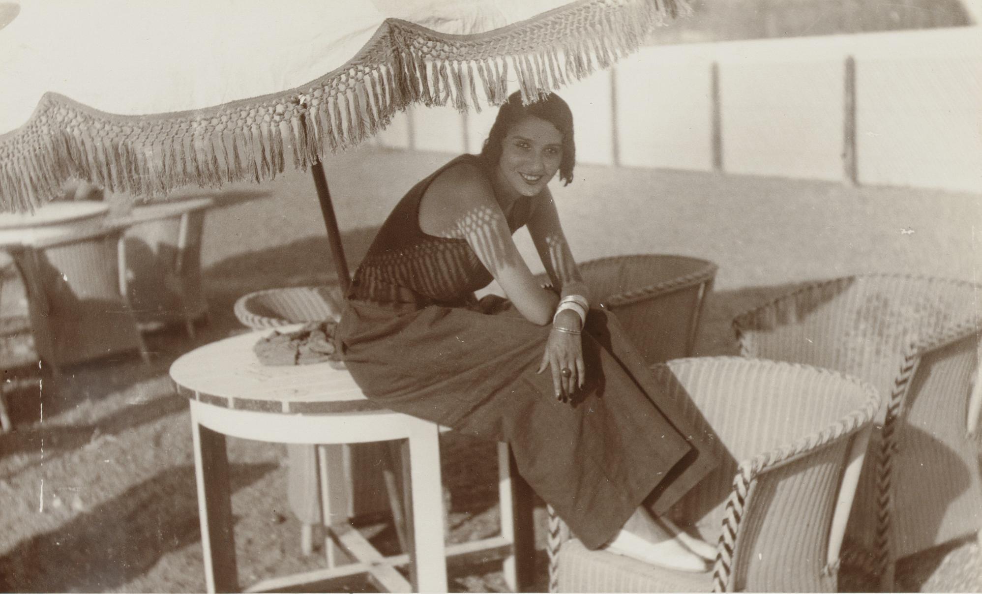 Jacques-Henri Lartigue - Renée Perle, Juan Les Pins, 1931