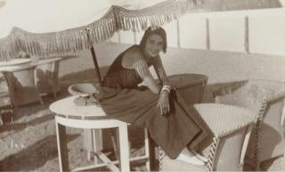 Jacques-Henri Lartigue - Renée Perle, Juan Les Pins, 1931
