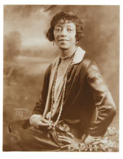 James Van Der Zee - Portrait of a young woman, 1928