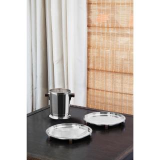 Jean Emile Puiforcat - Paire De Plateaux, Le Modèle Vers 1930 Et Un Seau À Glace Modèle Bayonnea Pair Of Circular Silver And Rosewood Dishes And \'Bayonne\'