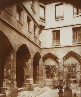 Jean Eugène Auguste Atget - Le cloitre de Billettes, Rue des Archives, Paris