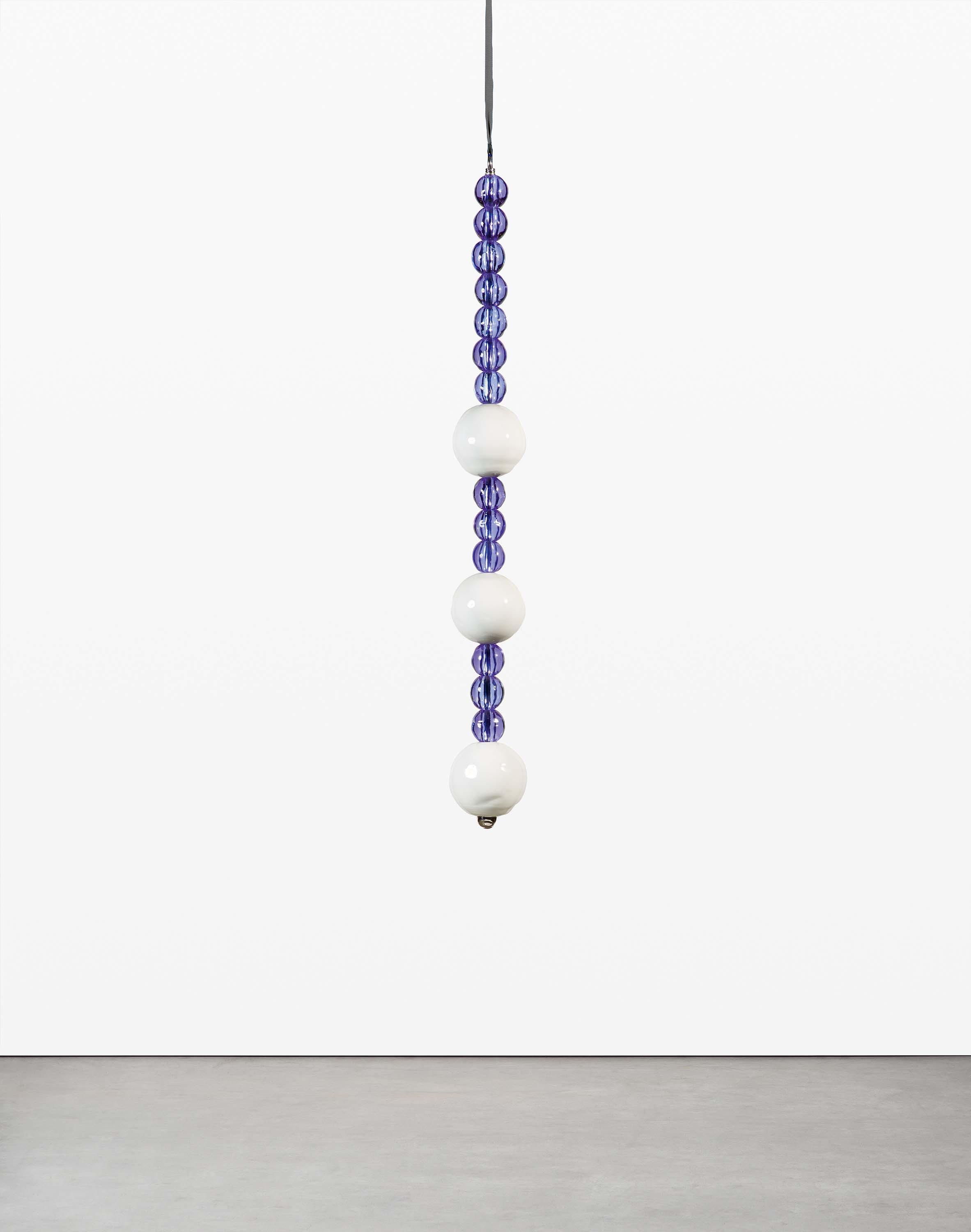 Jean-Michel Othoniel - Grand Amant suspendu (blanc).