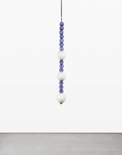 Jean-Michel Othoniel - Grand Amant suspendu (blanc).