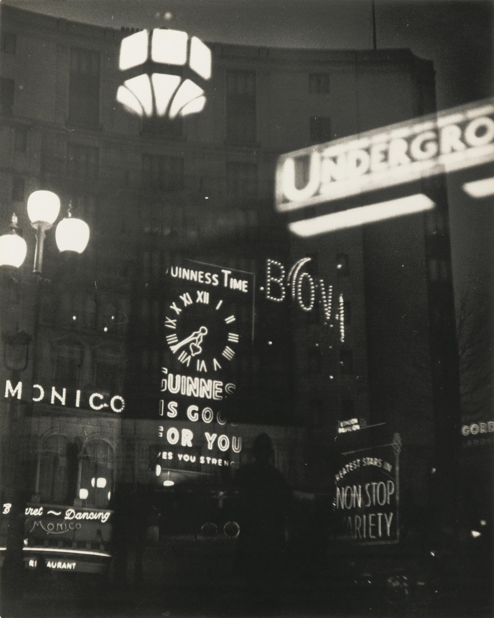 Jean Moral - Londres, 1934Vintage Silver Print, With The Photographer\'S Stamps On The Reverse. Mounted.