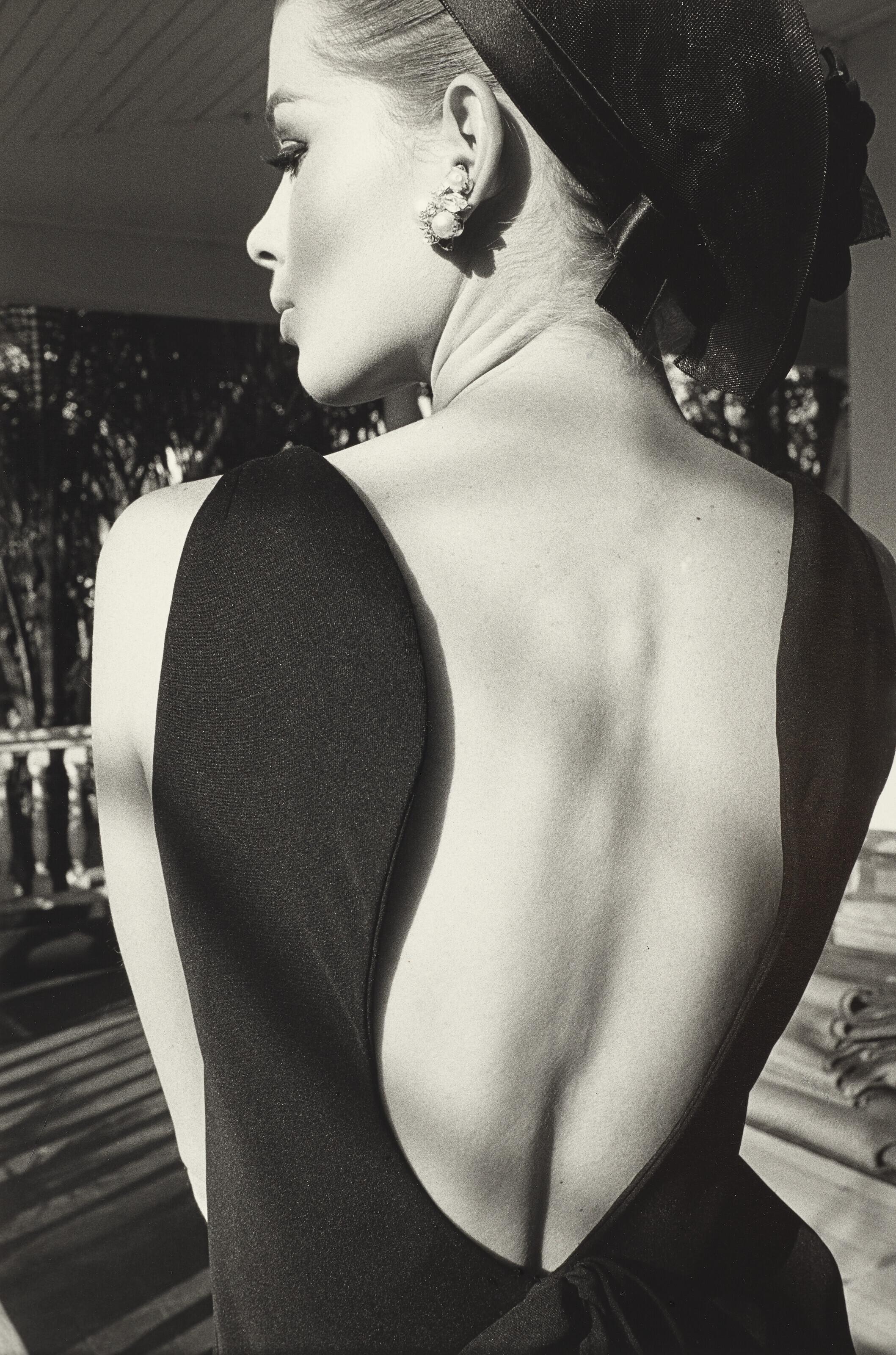 Jeanloup Sieff - Astrid Heeren in a Bill Blass dress for Harper\'s Bazaar, Palm Beach, 1964