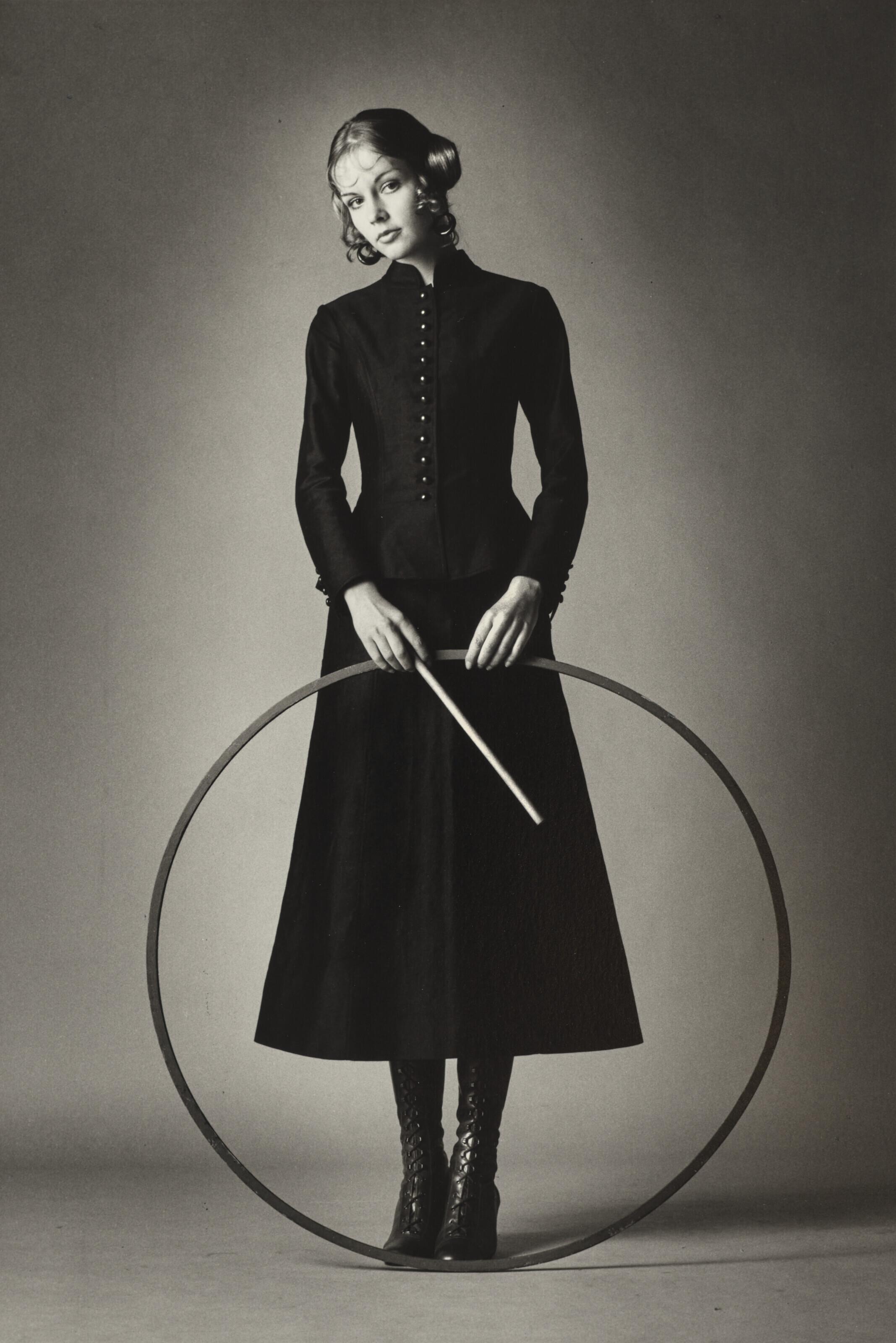 Jeanloup Sieff - Barbara, robe Yves Saint Laurent, Vogue, Paris, 1969