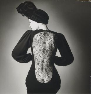 Jeanloup Sieff - Robe Yves St. Laurent Pour Vogue, Paris, 1970