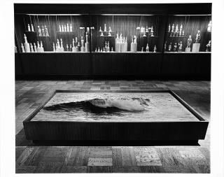 Jerry Norman Uelsmann - Wave box with Oriental figures 1978