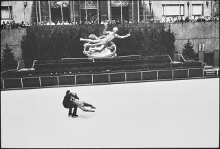 Jill Freedman - Fire and Ice, Rockefeller Center