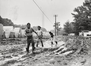 Jill Freedman - Untitled (Children playing in mud), Resurrection City, Poor People\'s Campaign, Washington, DC