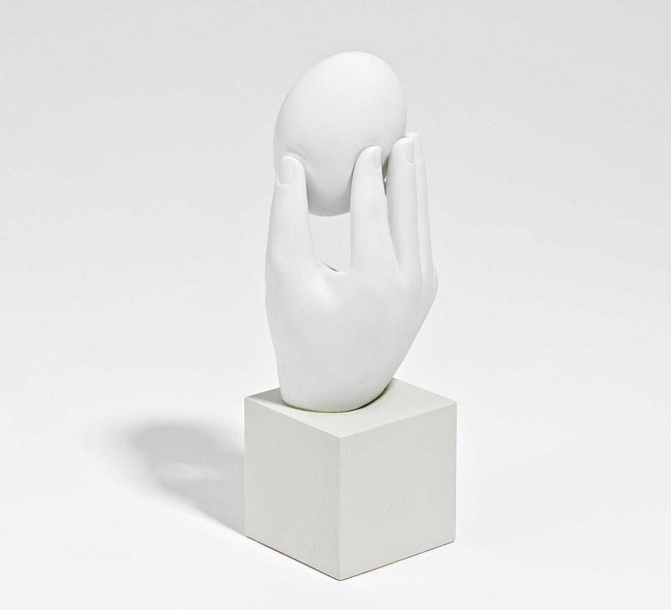 Joachim Schmettau - Hand mit Ei.