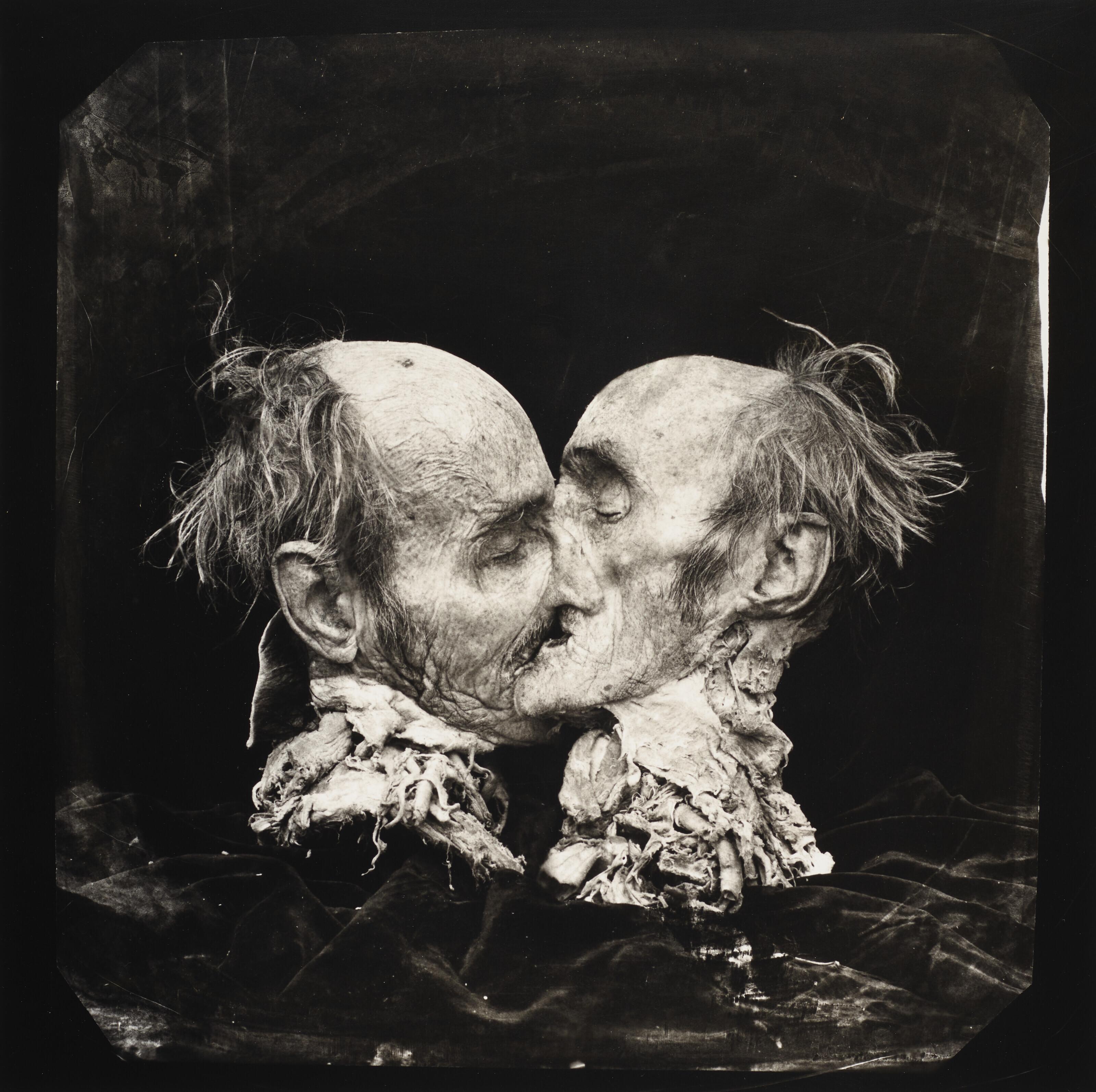 Joel-Peter Witkin - Le Baiser, New Mexico, 1982