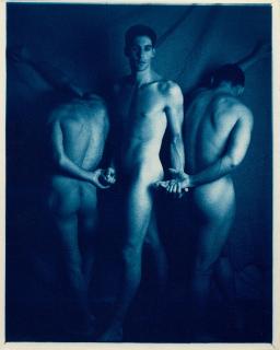 John Dugdale - Autoportrait avec jeunes hommes, Morton St., N.Y.C.