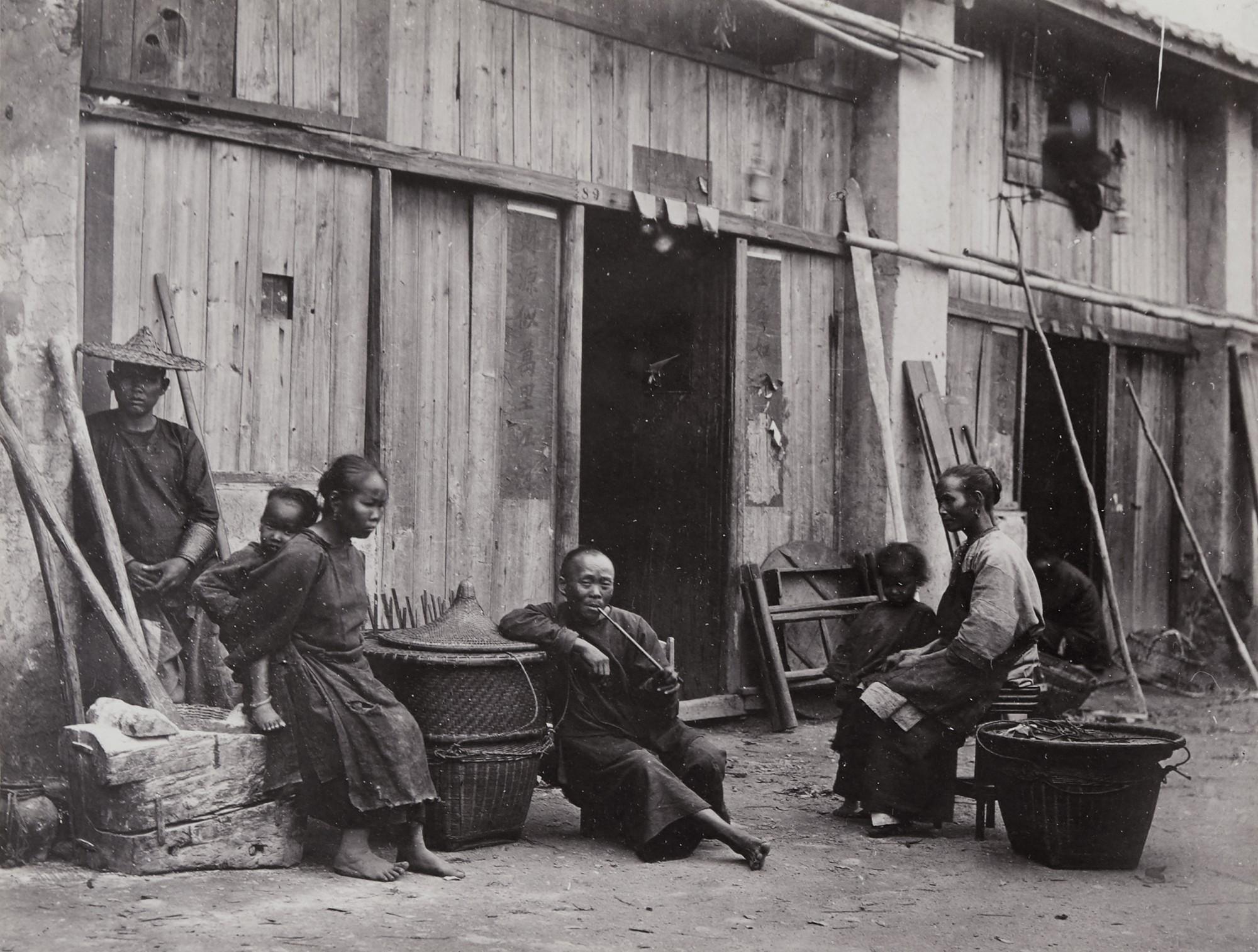 John Thomson - Family Group, Canton, China