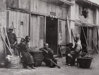 John Thomson - Family Group, Canton, China