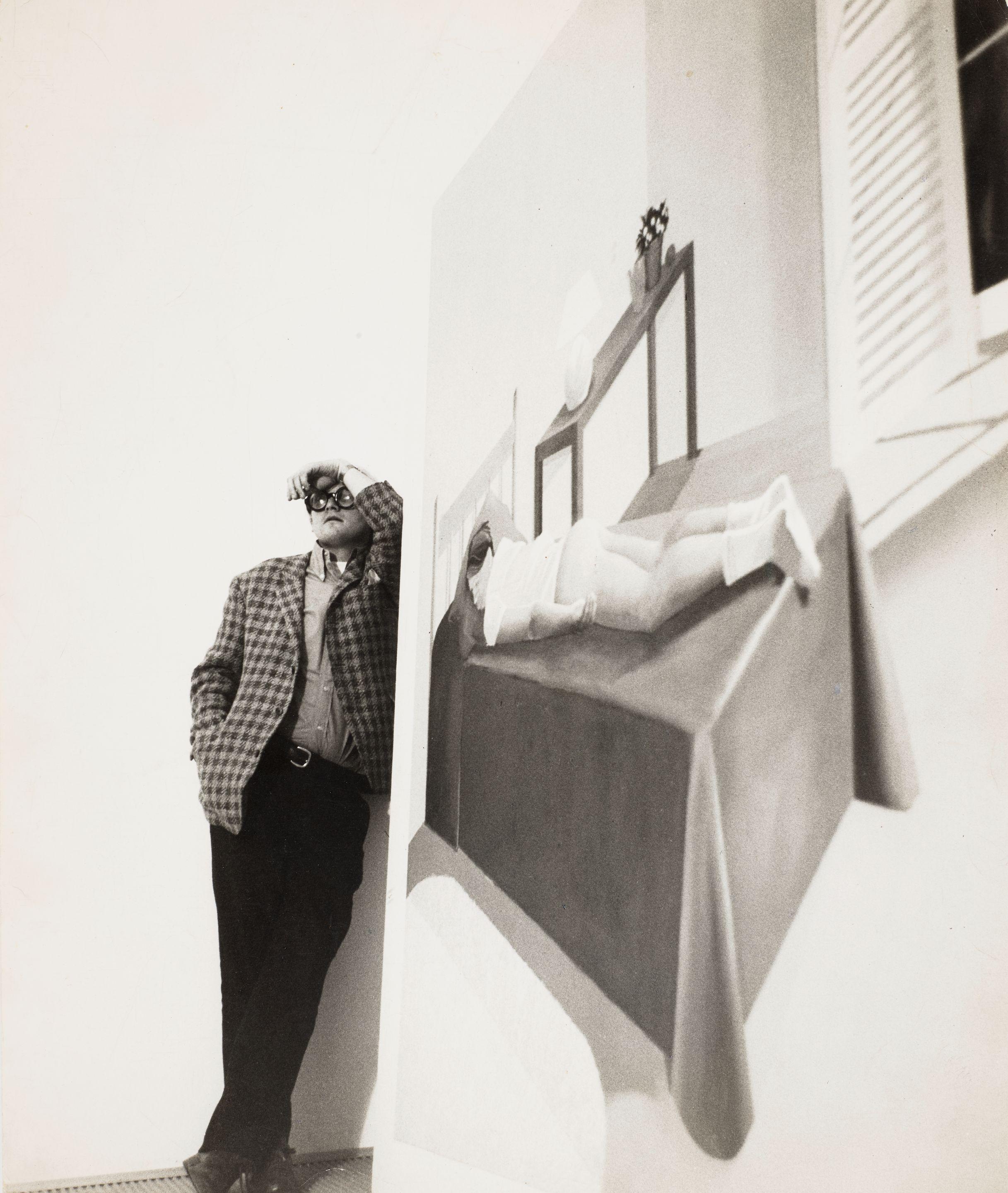 Jorge S. Lewinski - David Hockney with his Painting \'The Room Tarzana\'