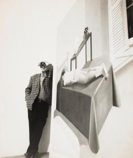 Jorge S. Lewinski - David Hockney with his Painting \'The Room Tarzana\'