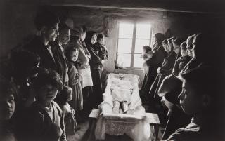 Josef Koudelka - Wake, Jarabina, Slovakia (From Gypsies)