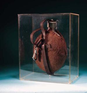 Joseph Beuys - Feldflasche