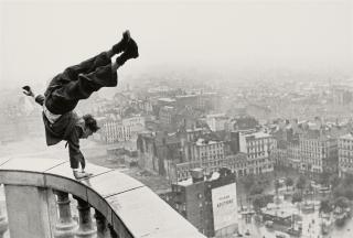 Jürgen Schadeberg - Hans Prignitz makes a Handstand on the Hamburg Michel