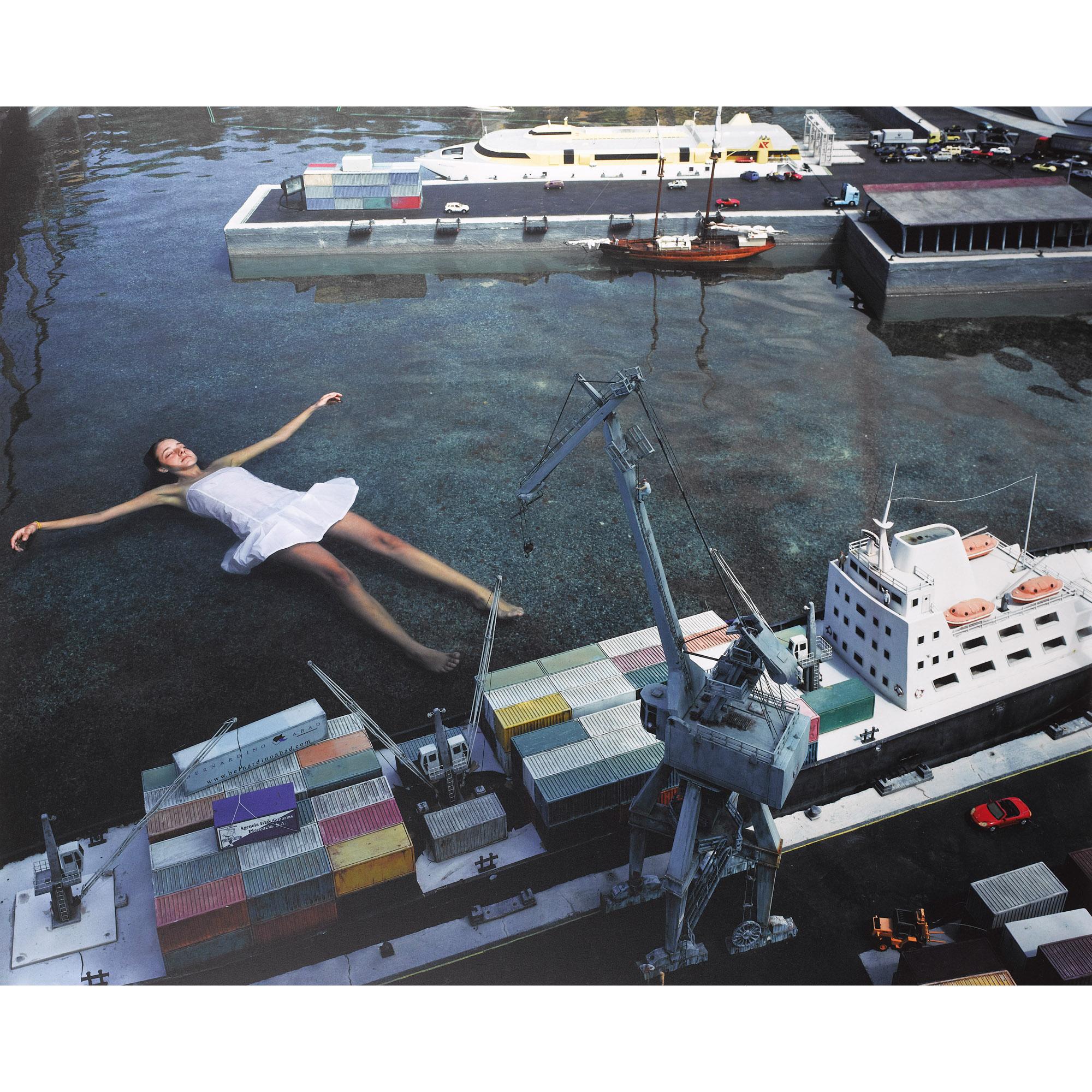 Julia Fullerton-Batten - Floating In Harbour, 2005 (De La Série Teenage Stories)