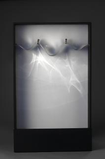 Julio Le Parc - Continuel lumière (Forme en contorsion réfléchissant la lumière) (Continuous Light (Contorting Form Reflecting Light))