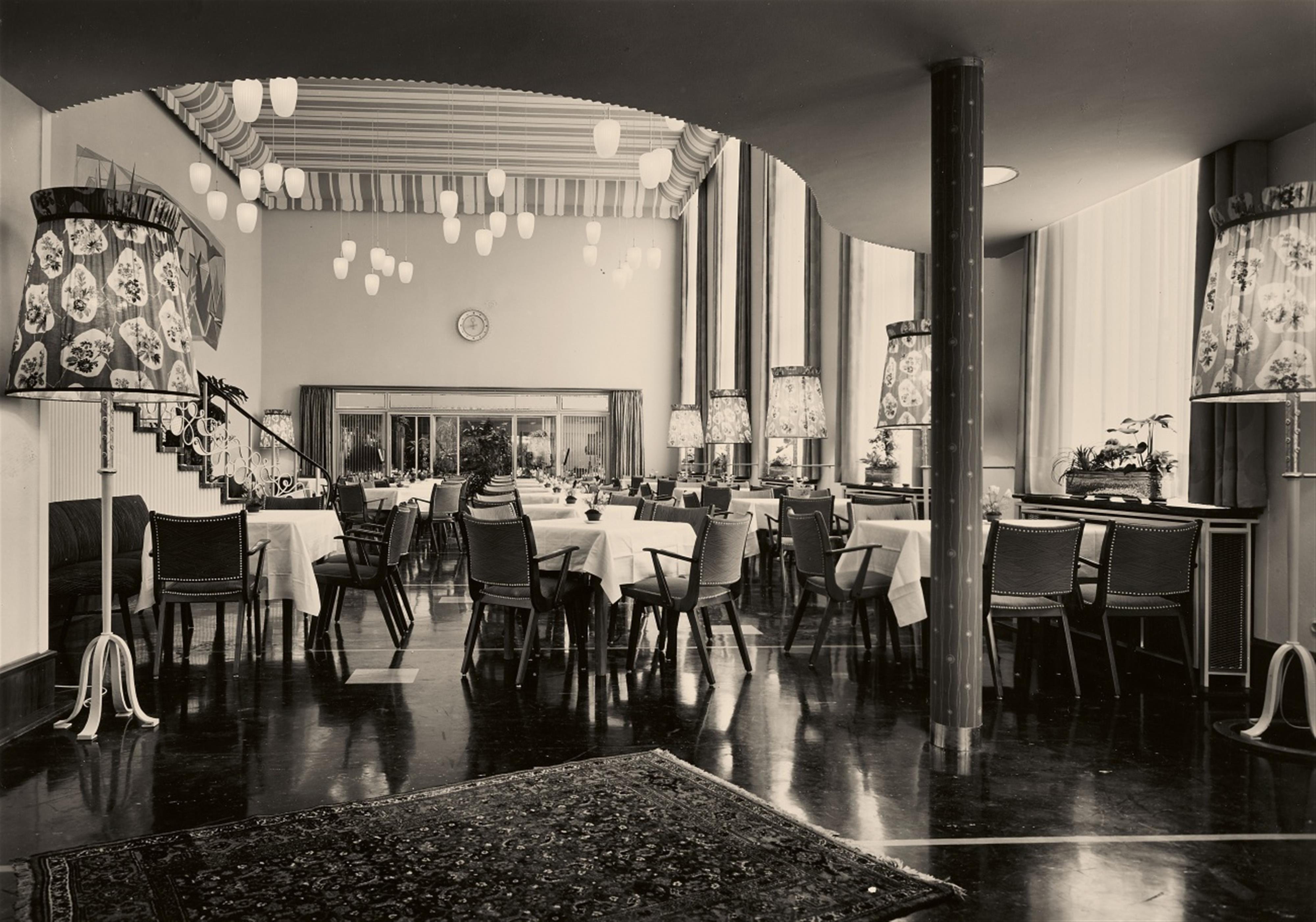 Karl Hugo Schmölz - Düsseldorf Hauptbahnhof, Gaststätte