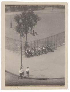 Karl Struss - Noontime Siesta, 36th St and 1stAvenue, 1911