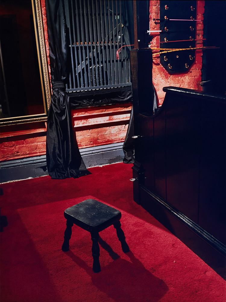 Katharina Bosse - Dean Martin Room. Aus: Reich der Zeichen, Reich der Sinne.